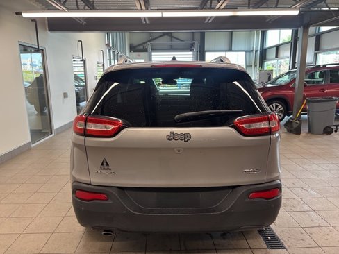 Used 2016 Jeep Cherokee Latitude w/ Safety/Convenience Group image 5