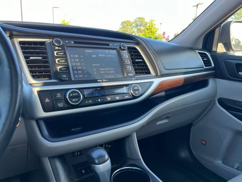 Used 2015 Toyota Highlander Limited image 24
