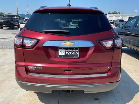 Used 2017 Chevrolet Traverse LT w/ Style and Technology Package image 4