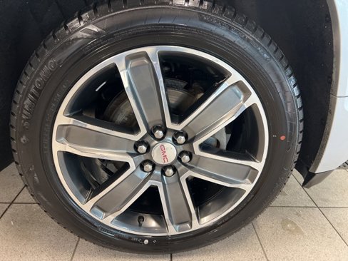 Used 2018 GMC Acadia Denali w/ Technology Package image 9