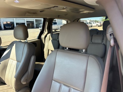 Used 2013 Chrysler Town & Country Touring image 13
