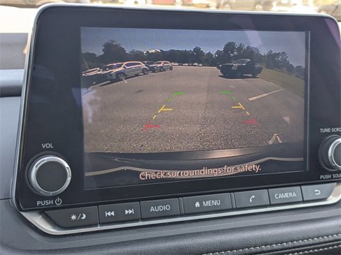 Used 2023 Nissan Rogue S image 19