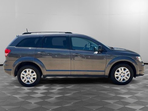 Used 2020 Dodge Journey SE image 2