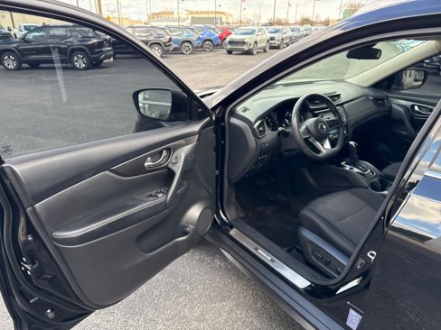 Used 2020 Nissan Rogue SV w/ Premium Package image 13