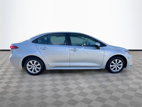 Used 2022 Toyota Corolla LE image 8
