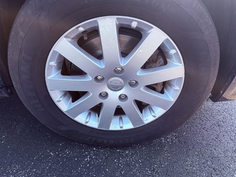 Used 2015 Chrysler Town & Country Touring image 5