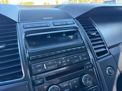 Used 2010 Ford Taurus SHO image 34
