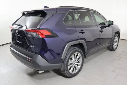 Used 2020 Toyota RAV4 XLE Premium image 5
