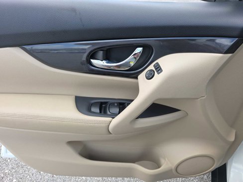 Used 2019 Nissan Rogue SV image 29