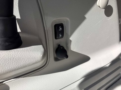Used 2012 Lincoln MKX AWD image 13
