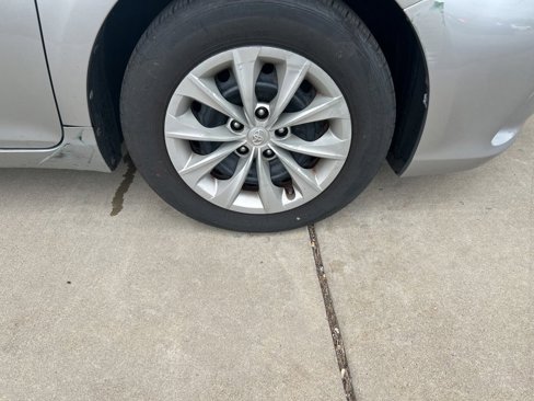 Used 2016 Toyota Camry LE image 9
