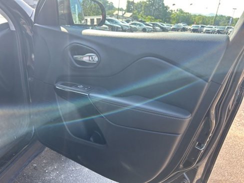 Used 2023 Jeep Cherokee Altitude Lux image 29