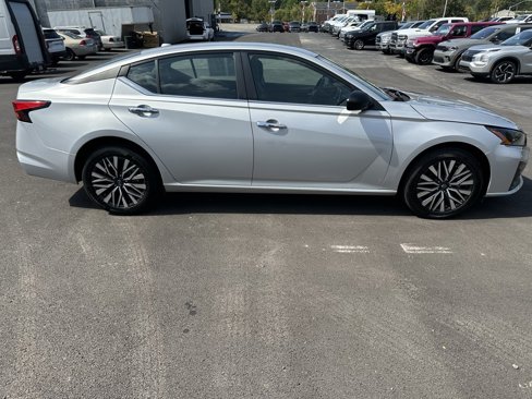 Used 2024 Nissan Altima 2.5 SV image 4