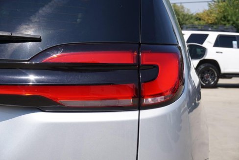 Used 2022 Chrysler Pacifica Touring-L image 17