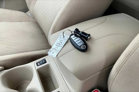 Used 2018 Nissan Rogue SV image 14