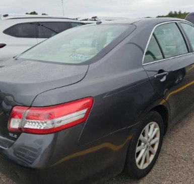 Used 2010 Toyota Camry XLE image 3