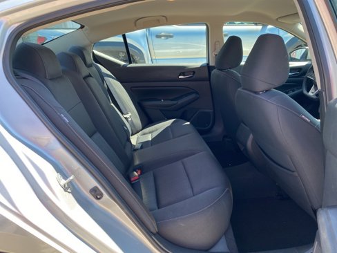 Used 2022 Nissan Altima 2.5 SV image 16