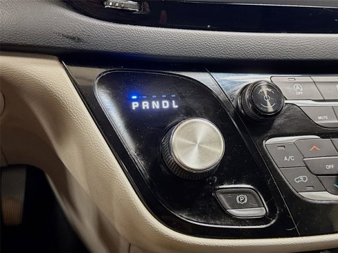 Used 2019 Chrysler Pacifica Touring-L image 16