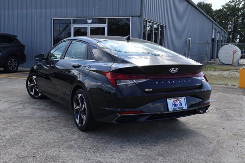 Used 2023 Hyundai Elantra Limited image 2