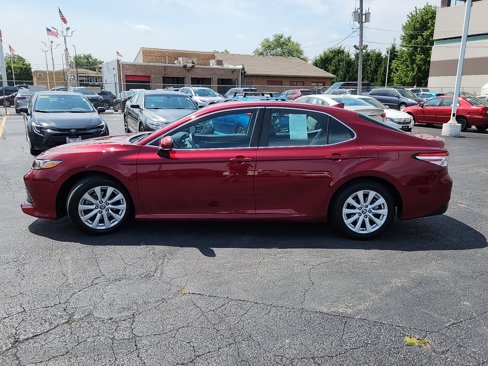 Used 2020 Toyota Camry LE image 4