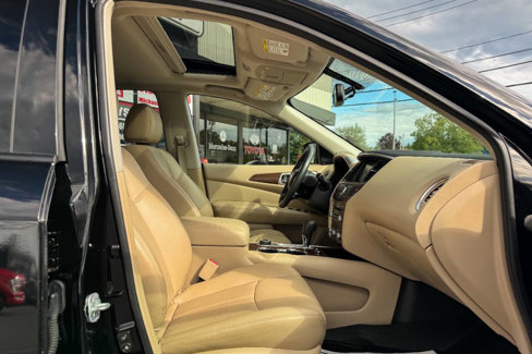 Used 2017 Nissan Pathfinder Platinum image 10
