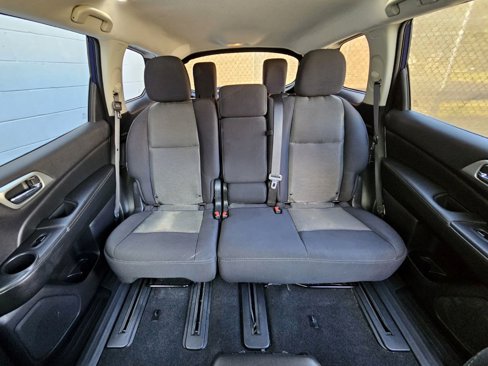 Used 2018 Nissan Pathfinder SV image 12