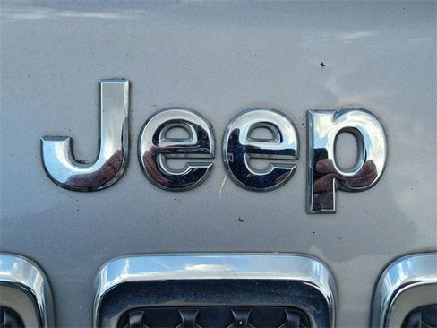 Used 2019 Jeep Cherokee Latitude w/ Popular Appearance Group image 28