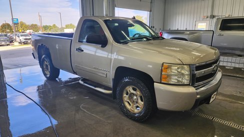 Used 2008 Chevrolet Silverado 1500 LT w/ Suspension Package, Off-Road image 3