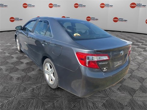 Used 2014 Toyota Camry L image 2