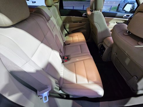 Used 2018 Jeep Grand Cherokee Limited w/ Luxury Group II image 12
