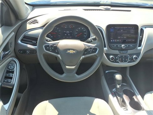 Used 2023 Chevrolet Malibu LT image 3