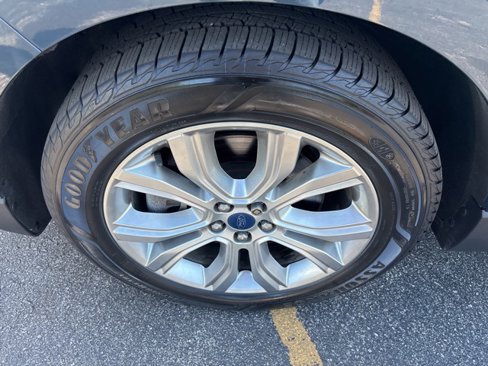Used 2019 Ford Edge Titanium w/ Cold Weather Package image 28