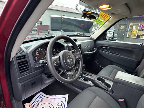 Used 2012 Jeep Liberty Sport image 10
