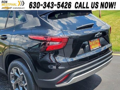 New 2025 Chevrolet Trax LT w/ LPO, Blackout Package image 6