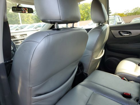 Used 2016 Nissan Rogue SV w/ SV Premium Package image 10