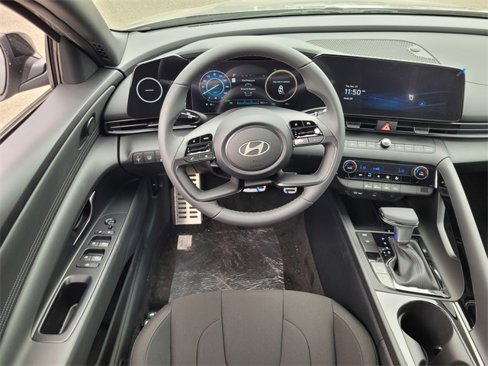 New 2025 Hyundai Elantra SEL image 11