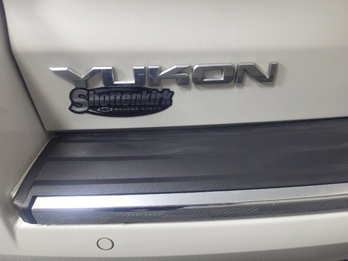 Used 2016 GMC Yukon Denali w/ Open Road Package image 11