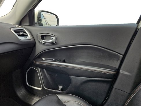 Used 2018 Jeep Compass Latitude w/ Popular Equipment Group image 18