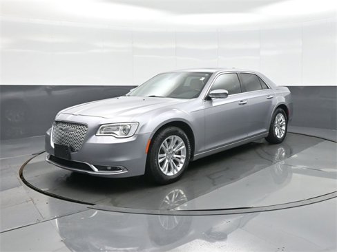 Used 2016 Chrysler 300 C image 3