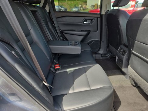 Used 2023 Nissan Rogue SV image 37