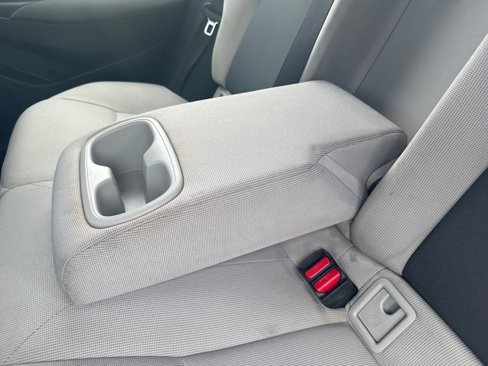 Used 2021 Toyota Corolla LE image 33