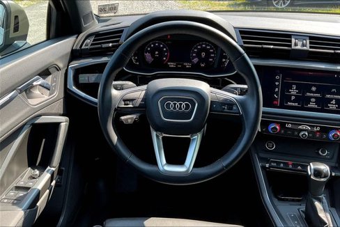 Used 2021 Audi Q3 2.0T Premium Plus w/ Premium Plus Package image 5