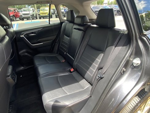Used 2022 Toyota RAV4 XLE Premium image 14