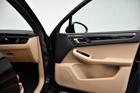 Certified 2023 Porsche Macan image 45