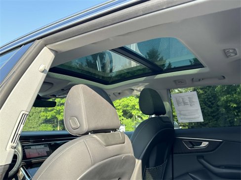 Used 2022 Audi Q8 Premium image 18