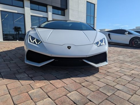 Used 2017 Lamborghini Huracan LP 610-4 image 2