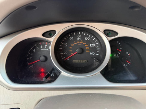 Used 2004 Toyota Highlander Limited image 24
