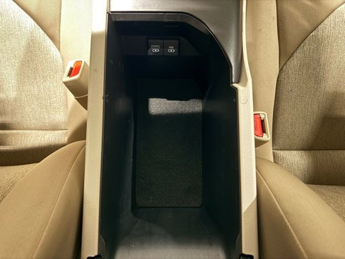 Used 2021 Toyota Camry LE image 27