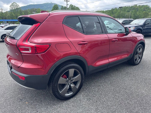 Used 2019 Volvo XC40 T4 Momentum image 6