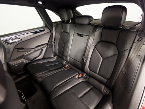 Certified 2025 Porsche Macan image 36